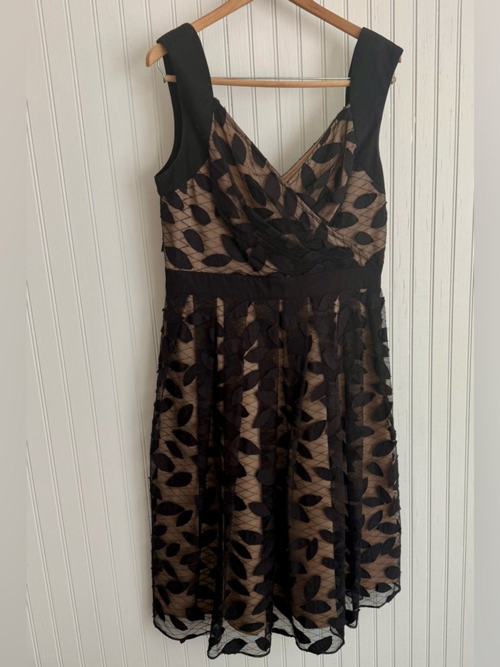 Adrianna Papell Black Lace Dress Leaf-Overlay V-Neck Midi Dress size 10